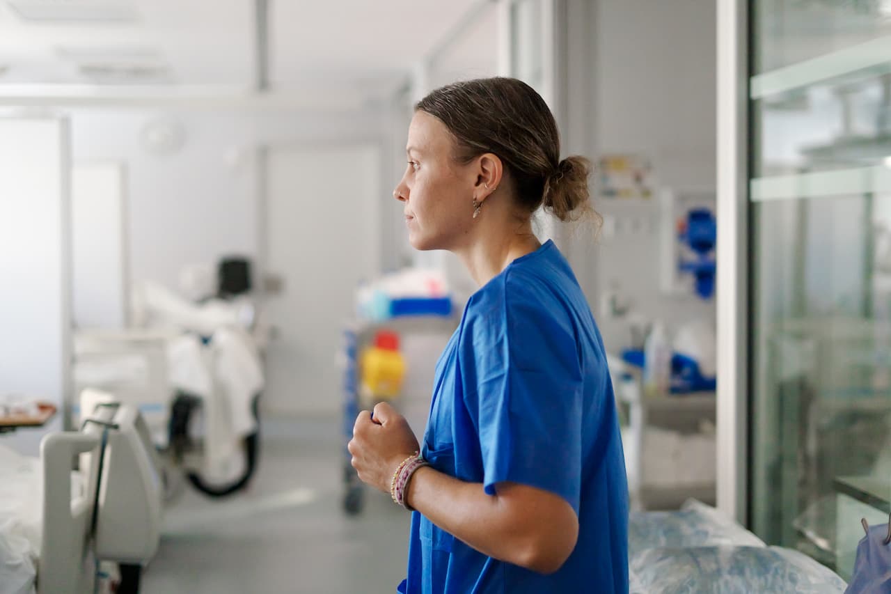 Hospital Ward enrolled nurse in hospital room