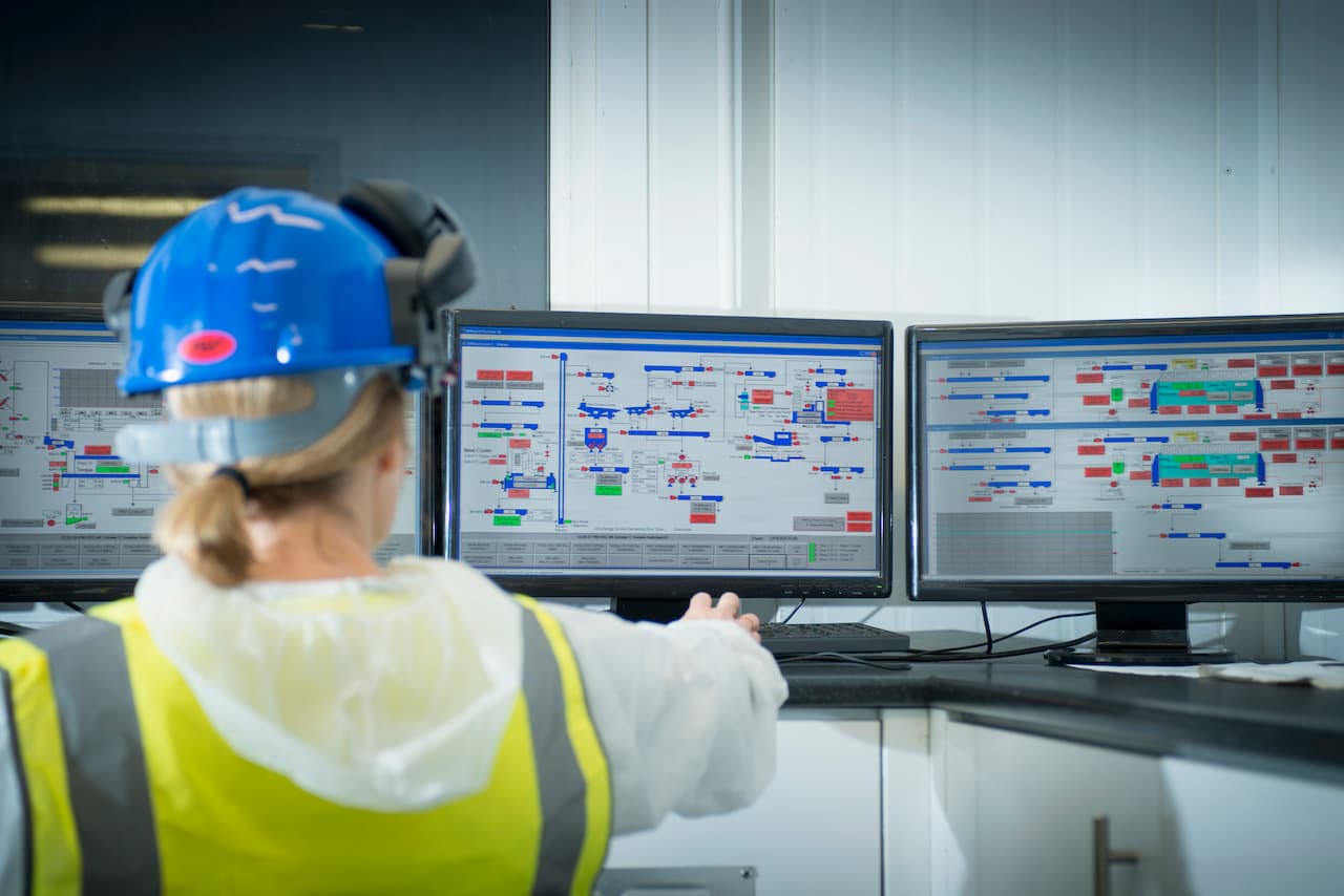 Worker Monitors Process Control on Multiple Computer Screens